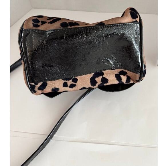 Betsey Johnson Leopard Faux Fur Bow Satchel Crossbody Bag Gold Colored Chain - Picture 3 of 16